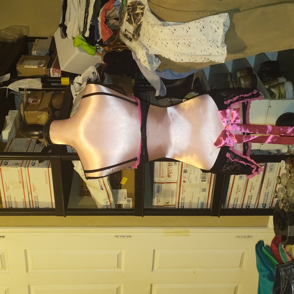 Lingerie - Picture 5 of 6